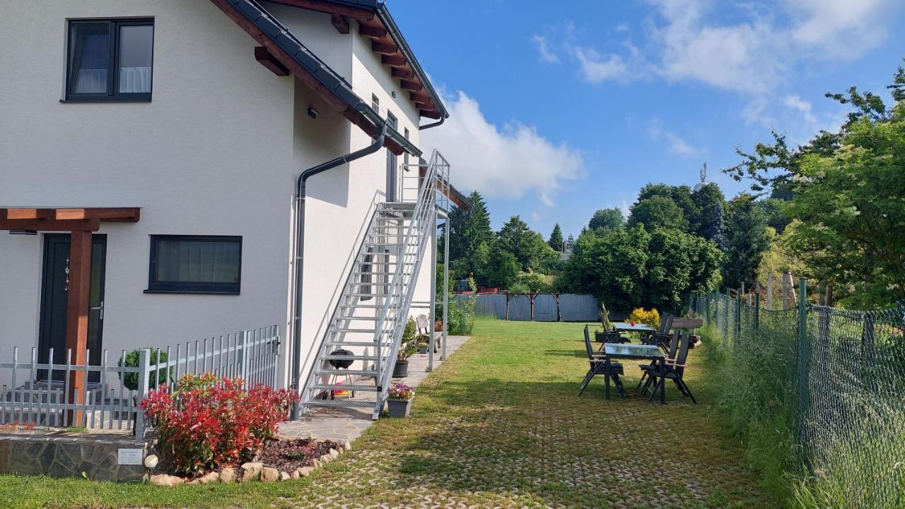 Apartmany Kohoutek A Slepicka V Novohradskych Horach Nove Hrady  Luaran gambar