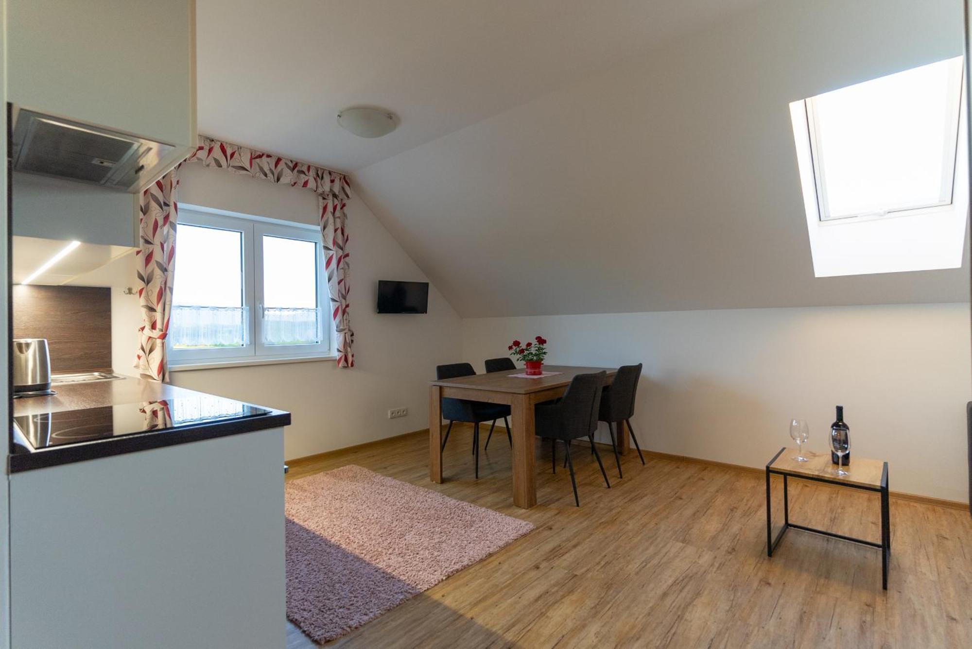 Apartmany Kohoutek A Slepicka V Novohradskych Horach Nove Hrady  Luaran gambar