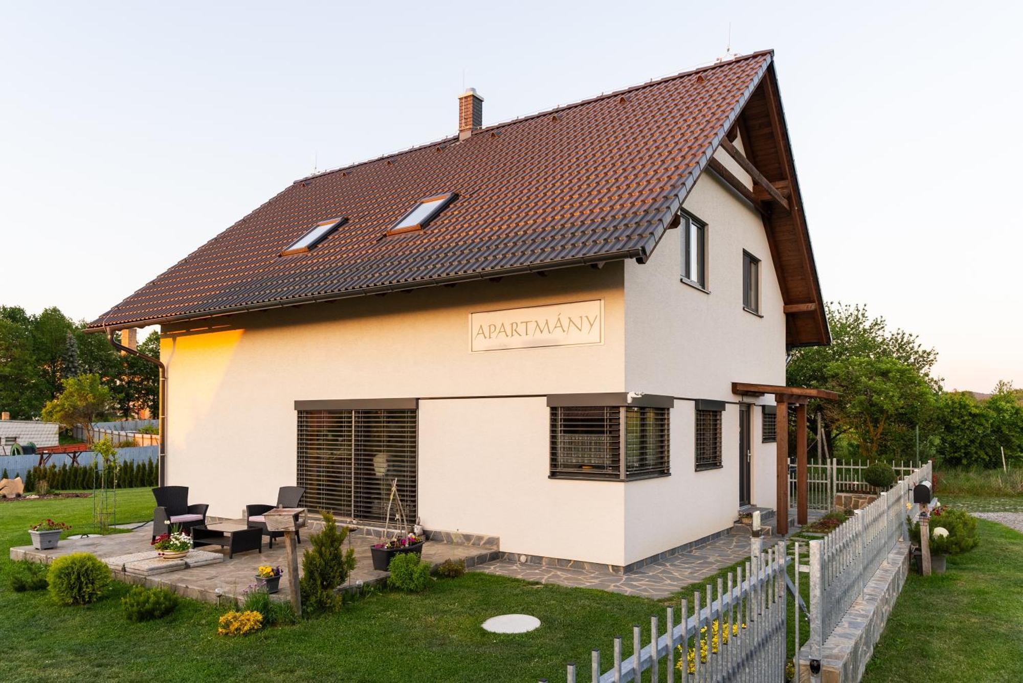 Apartmany Kohoutek A Slepicka V Novohradskych Horach Nove Hrady  Luaran gambar