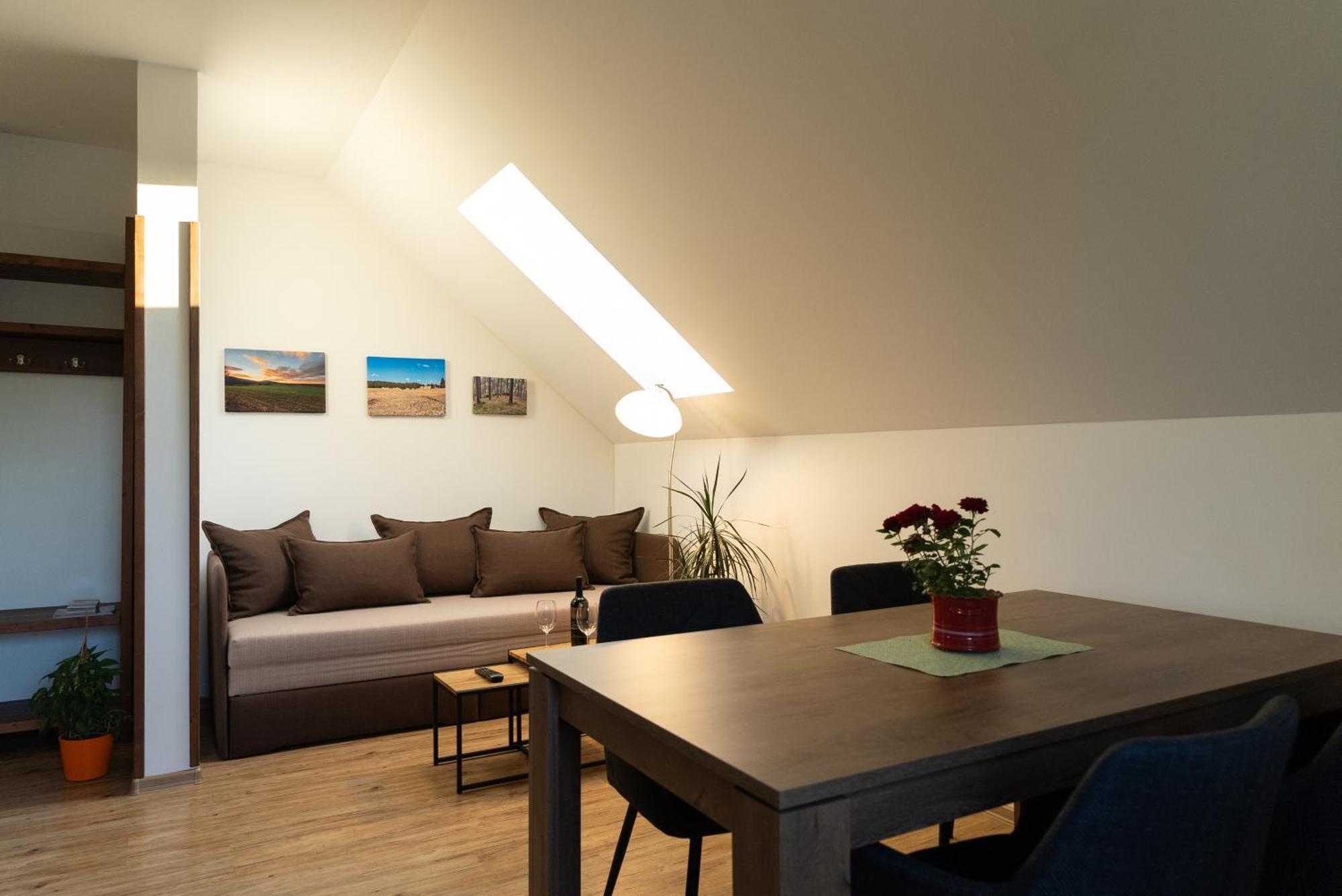 Apartmany Kohoutek A Slepicka V Novohradskych Horach Nove Hrady  Luaran gambar
