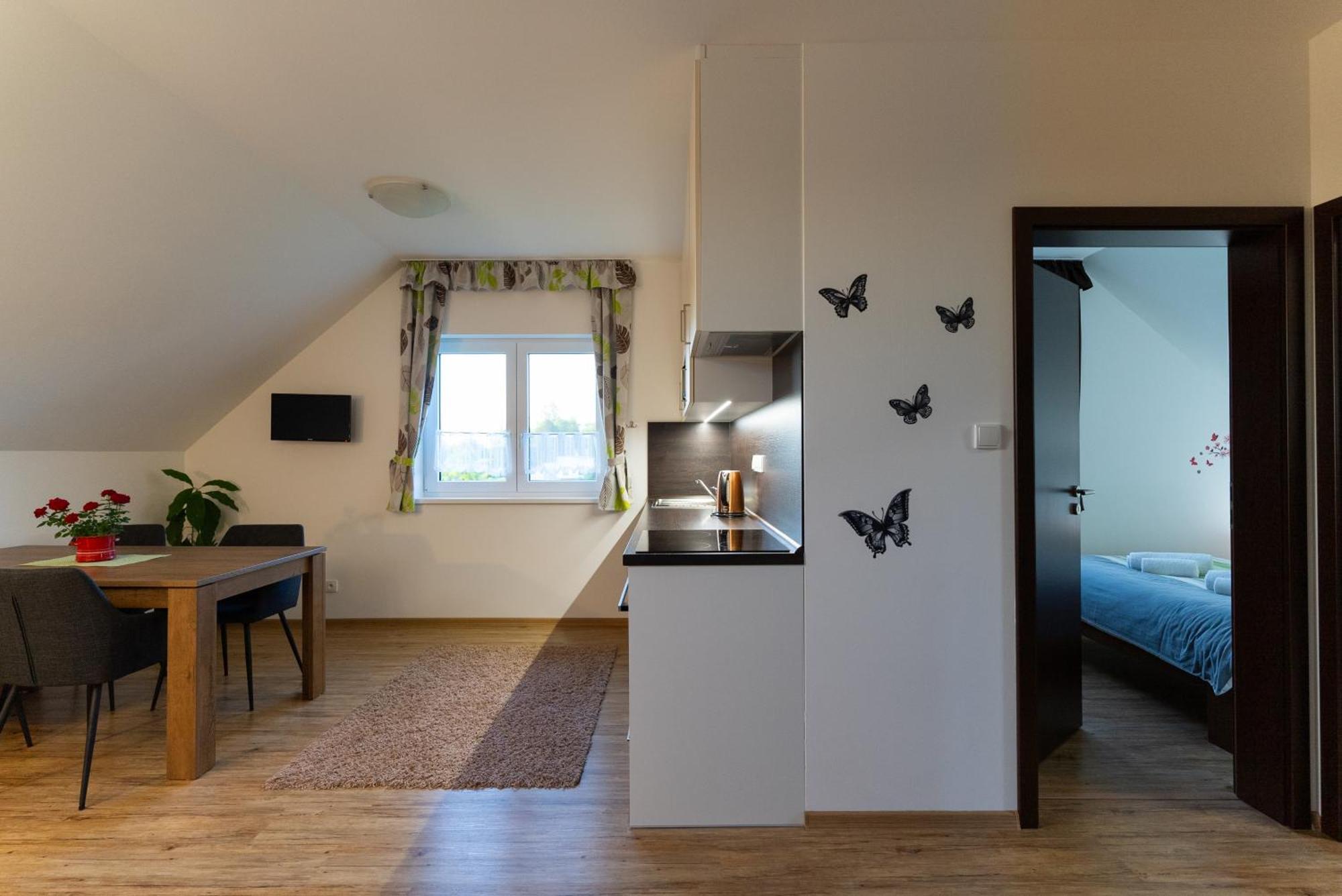 Apartmany Kohoutek A Slepicka V Novohradskych Horach Nove Hrady  Luaran gambar
