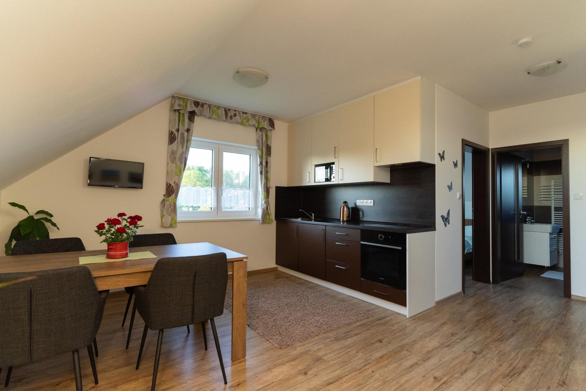 Apartmany Kohoutek A Slepicka V Novohradskych Horach Nove Hrady  Luaran gambar